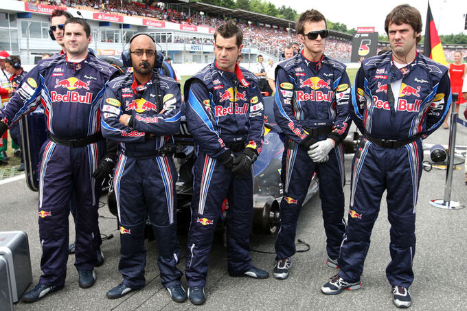 Red-Bull-RB7-Startaufstellung-2011-fotoshowImage-49d42fe3-545510.jpg