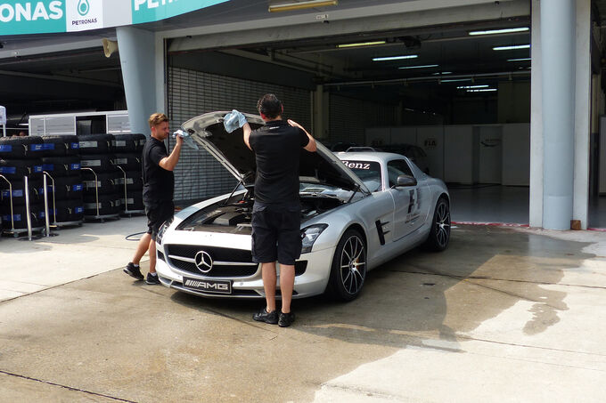 Safety-Car-Formel-1-GP-Malaysia-26-Maerz-2014-fotoshowImage-86611bbb-766798.jpg