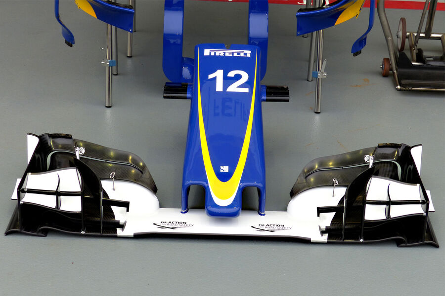 Sauber-GP-Singapur-Formel-1-fotoshowBigImage-ff7ba486-896910.jpg