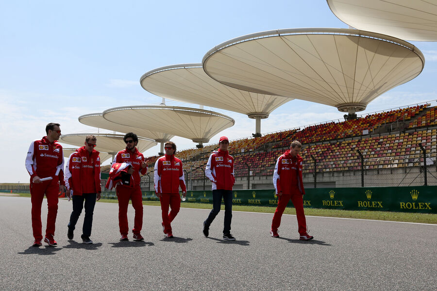 [Imagen: Sebastian-Vettel-Ferrari-Formel-1-GP-Chi...856052.jpg]
