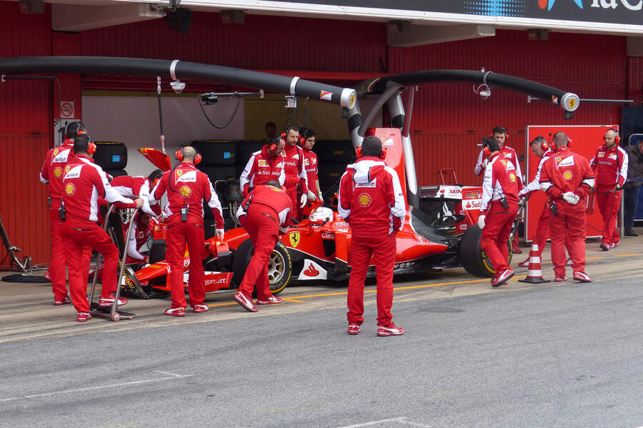 Sebastian-Vettel-Ferrari-Formel-1-Test-Barcelona-1-Maerz-2015-fotoshowBigImage-35028a70-847092.jpg