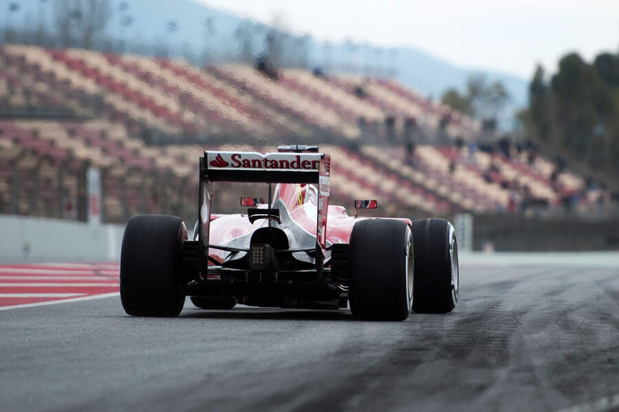 Sebastian-Vettel-Ferrari-Formel-1-Test-Barcelona-21-Februar-2015-fotoshowBigImage-f413317f-845440.jpg