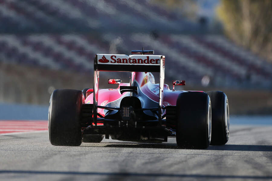 Sebastian-Vettel-Ferrari-Formel-1-Test-Barcelona-22-Februar-2015-fotoshowBigImage-6d55fe87-845515.jpg