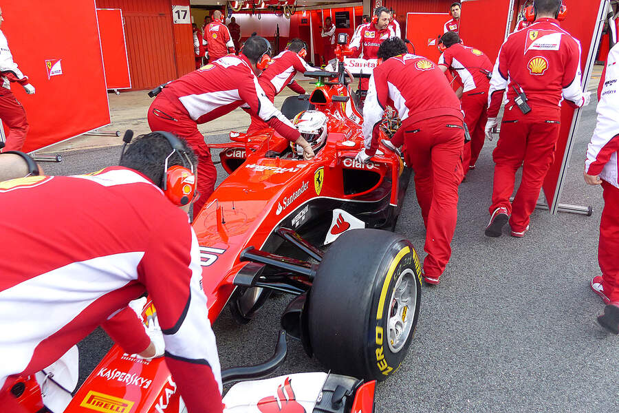 Sebastian-Vettel-Ferrari-Formel-1-Test-Barcelona-27-Februar-2015-fotoshowBigImage-3a71c20f-846670.jpg