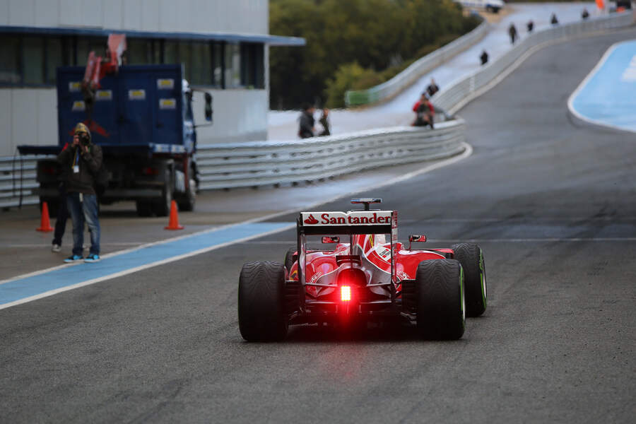 Sebastian-Vettel-Ferrari-Formel-1-Test-Jerez-2-Februar-2015-fotoshowBigImage-6e09c66d-840946.jpg