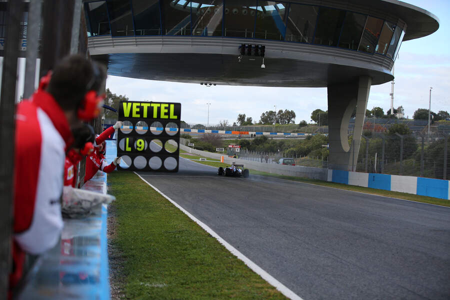 Sebastian-Vettel-Ferrari-Formel-1-Test-Jerez-2-Februar-2015-fotoshowBigImage-f751ad9-840947.jpg