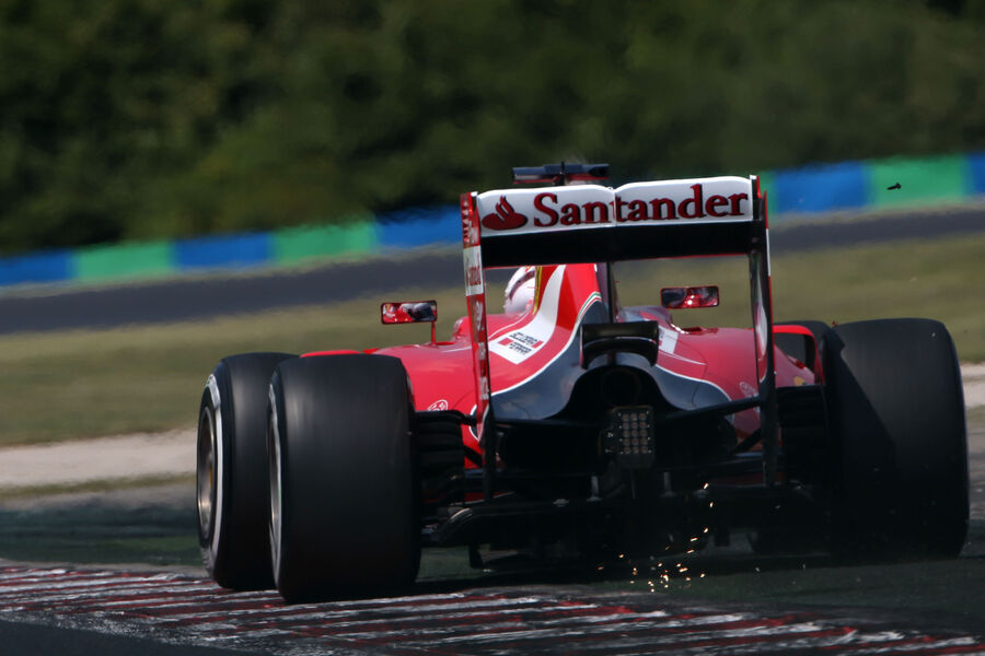 [Imagen: Sebastian-Vettel-Ferrari-GP-Ungarn-Budap...885055.jpg]
