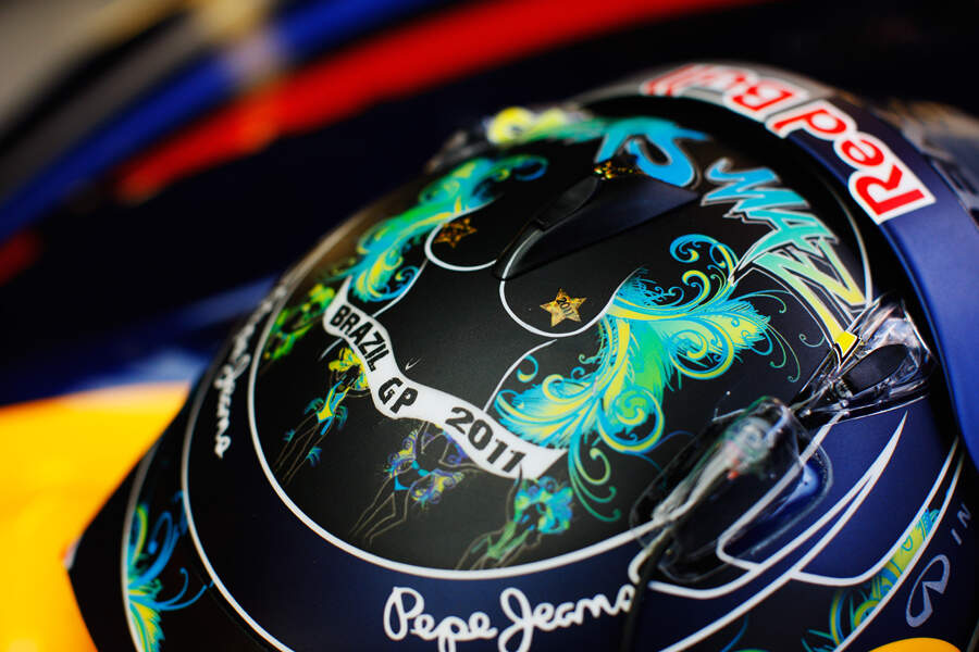 Sebastian-Vettel-Helm-GP-Brasilien-2011-fotoshowBigImage-8a7f1c46-555103.jpg