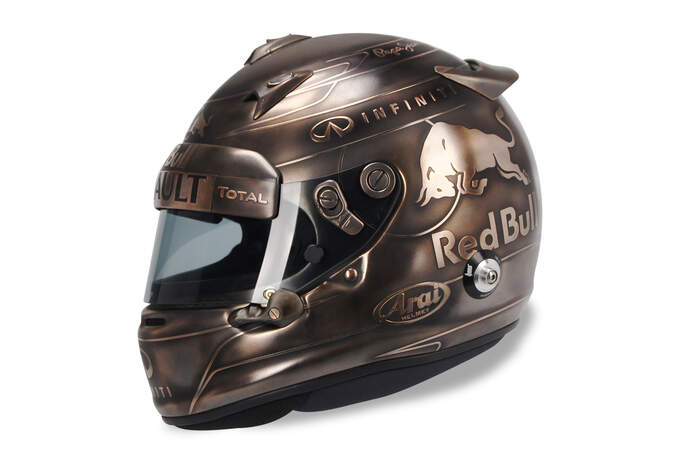 Sebastian-Vettel-Helm-GP-Monaco-2014-fotoshowImage-4f535026-780721.jpg