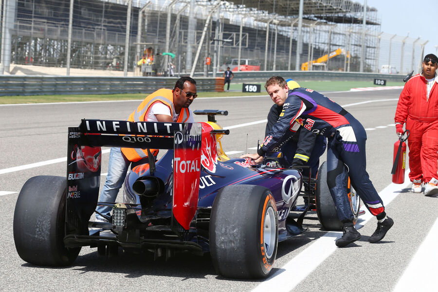 Sebastian-Vettel-Red-Bull-Formel-1-Bahrain-Test-1-Maerz-2014-fotoshowBigImage-4c46229b-758890.jpg