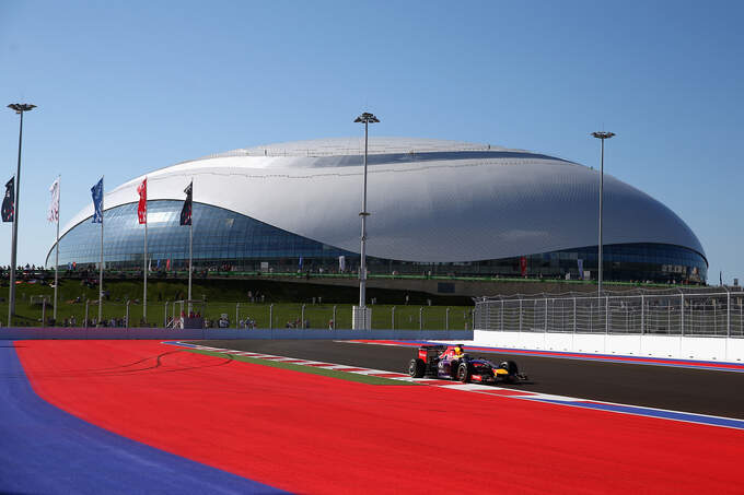 Sebastian-Vettel-Red-Bull-Formel-1-GP-Russland-10-Oktober-2014-fotoshowImage-46a7cdce-816918.jpg