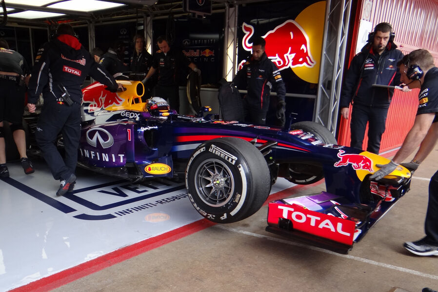 Sebastian-Vettel-Red-Bull-Formel-1-Test-Barcelona-19-Februar-2013-19-fotoshowImageNew-84cd19a4-662081.jpg