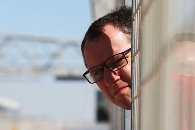 Stefano-Domenicali-Ferrari-Formel-1-Bahrain-Test-2-Maerz-2014-fotoshowImage-41fafcb8-758944.jpg