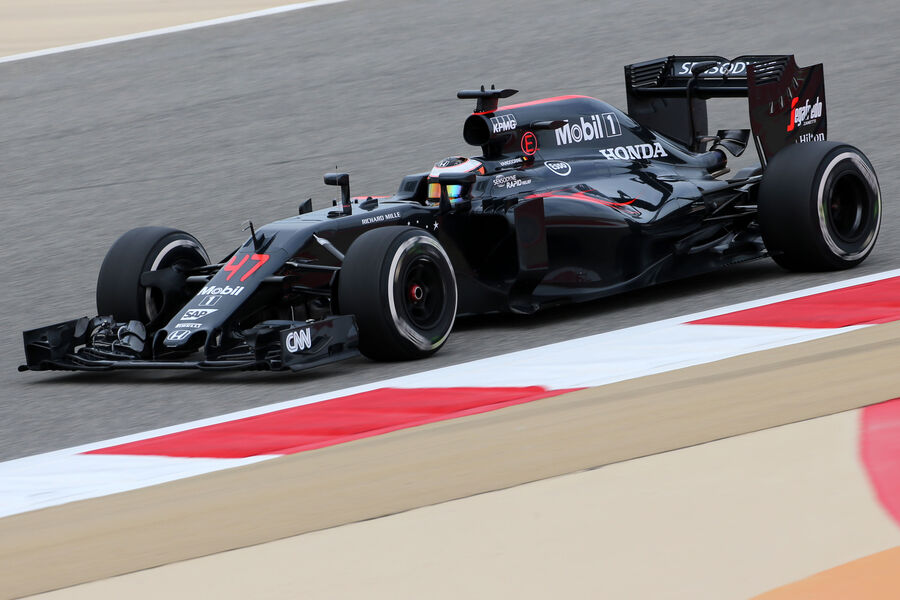 Stoffel-Vandoorne-McLaren-GP-Bahrain-For