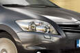 Im Zuge des Facelifts bekam der Auris neue Scheinwerfer.... Toyota Auris Facelift