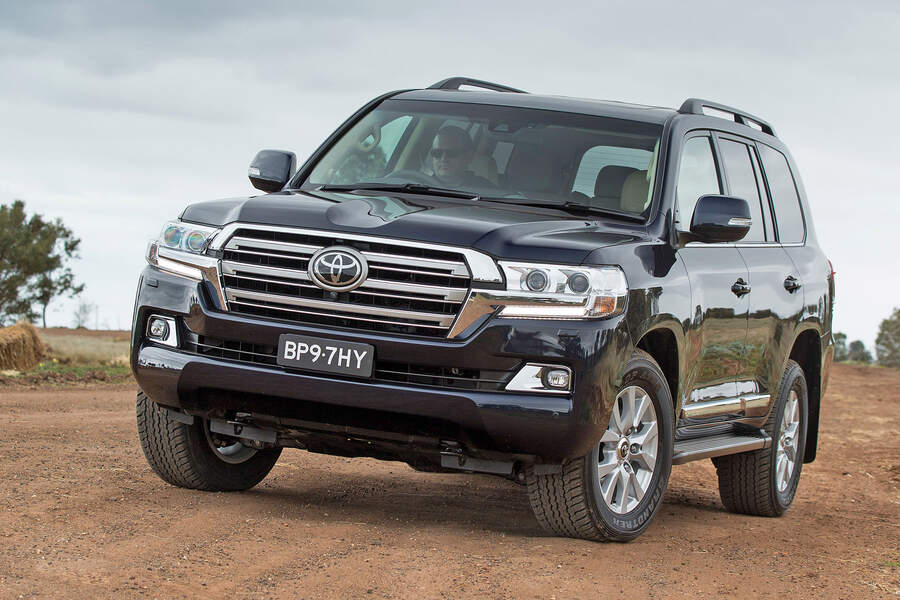 Toyota-Land-Cruiser-200-V8-Facelift-2016