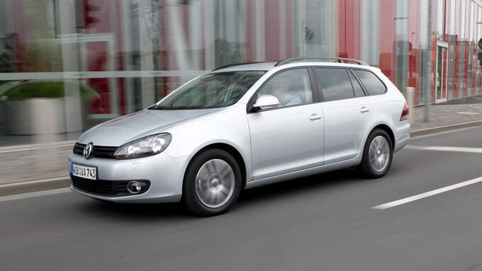 Die Brennstoffpumpe Mercedes das 123 Benzin