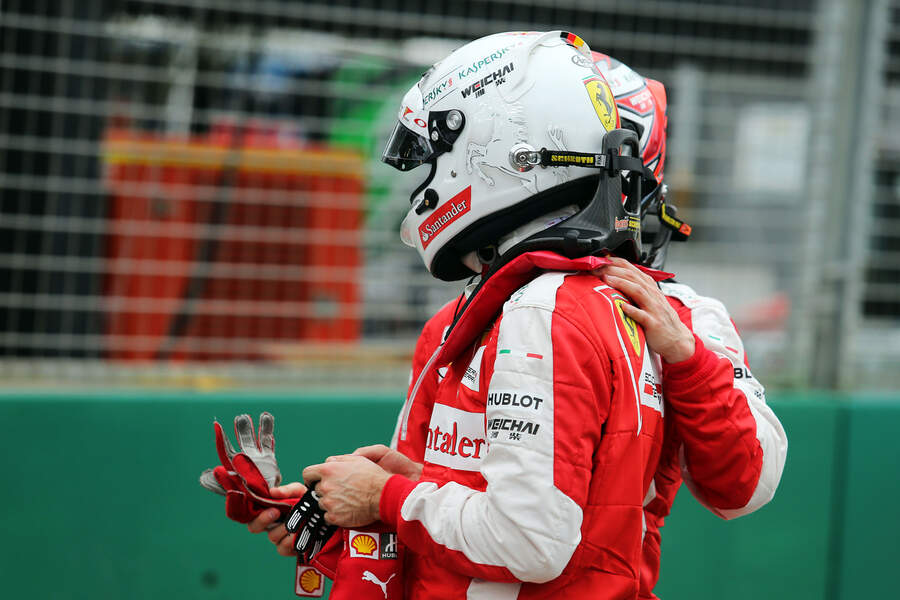 Vettel-Raeikkoenen-Ferrari-Formel-1-GP-Australien-Melbourne-14-Maerz-2015-fotoshowBigImage-c0c7dc21-850264.jpg