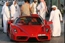 Wer in Abu Dhabi auffallen will, muss schon einen Ferrari Enzo fahren.