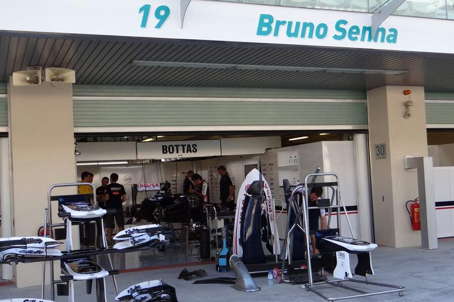 Williams-Box-Valtteri-Bottas-Formel-1-GP-Abu-Dhabi-01-November-2012-19-fotoshowImageNew-8bd41ed4-641585.jpg