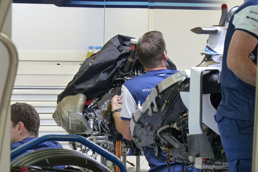 [Imagen: Williams-Mercedes-V6-Formel-1-GP-Russlan...900781.jpg]
