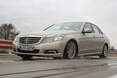 Sieht nur schlimm aus: Der Mercedes E-Klasse-Komfort ist durchweg sehr gut.