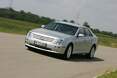 Cadillac-Familiengesicht mit senkrecht angeordneter Scheinwerfer-<BR>
Batterie; Xenon ist Serie.