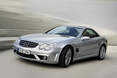 Kurz nach Markteinführung der neuen SL-Klasse präsentiert AMG 2001 den SL 55 AMG.