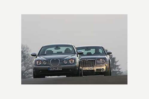 Chrysler 300 C gegen Jaguar S-Type