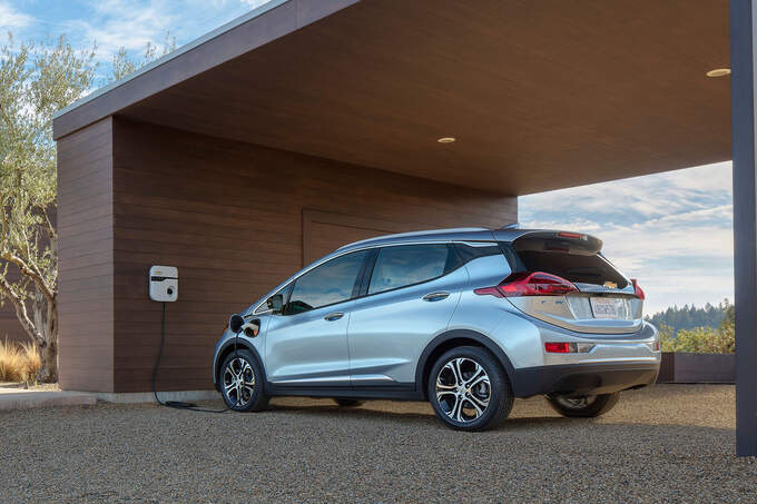 01-2016-Chevrolet-Bolt-EV-fotoshowImage-f7ad3838-919117.jpg