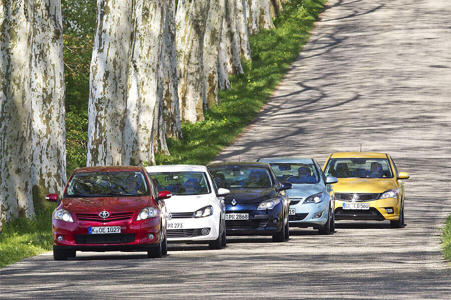 VW-Golf-f900x600-F4F4F2-C-dd76fa13-351450.jpg